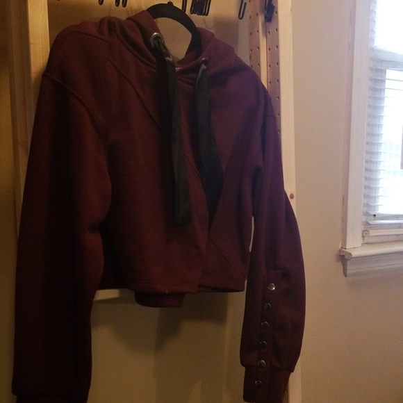 Cropped hooded sweatshirt like new size large - Picture 1 of 5